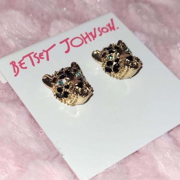 Last pair! Betsey Johnson leopard face stud earrings. - Picture 12 of 14